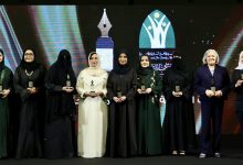 صورة جواهر القاسمي تكرم الفائزات بجائزة الشارقة لإبداعات المرأة الخليجية