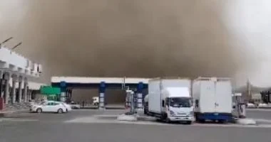 صورة إعصار قمعى يضرب منطقة عسير السعودية والأرصاد توضح التفاصيل.. فيديو