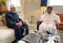 صورة شيخ الأزهر يلتقي الرئيس السابق للنيجر لمناقشة سبل دعم القارة الإفريقية