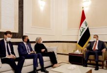 صورة رئيس مجلس الوزراء العراقي السيد مصطفى الكاظمي يستقبل الممثلة الخاصة للأمين العام للأمم المتحدة السيدة جينين بلاسخارت